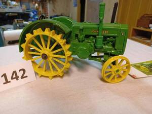 lot 142 image: Ertl John Deere D 1990 Special Edition 116th Scale - No Box