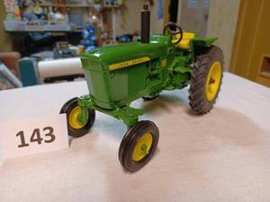 lot 143 image: Ertl John Deere 3010 Diesel 116th Scale - No Box