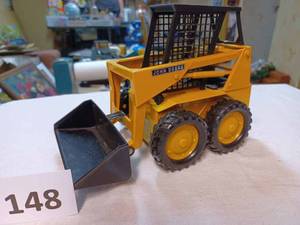 lot 148 image: Ertl John Deere Skid Steer 116th Scale - No Box