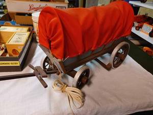 lot 182 image: Vintage Ponderosa Ranch Covered Wagon Lamp