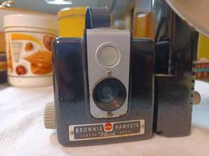 lot 188 image: Vintage Kodak Brownie Hawkeye Camera - Flash Model