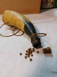lot 199 image: Vintage Powder Horn of B-Bs