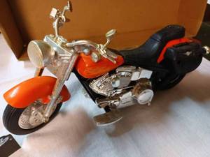 lot 201 image: 2000 Empire Manufacturing Plastic Harley Davidson Motorcycle with Battery Powered Engine Sound