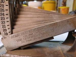 lot 204 image: Acme Egg-Grading Scale with a Patent Date of June 24, 1924 from The Specialty MFG. Co. St. Paul, Minn. U.S.A.
