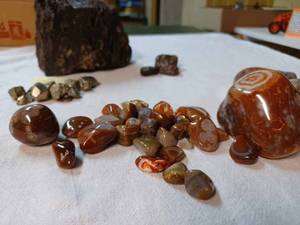lot 217 image: More than 25 Assorted Polished Agates, 4-Unpolished Agates, 3-Rocks with Unique Formation, Dinasour Droppings