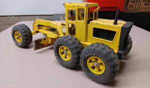 lot 249 image: Tonka Grader Sandbox Toy