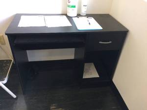 Black Wood Office Room Computer Desktop Work Table With Drawer &amp Slide Out Keyboard Tray - Good Condition