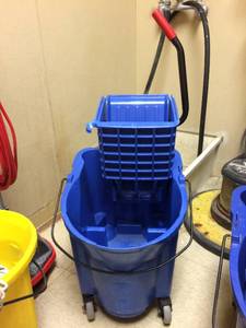 Rubbermaid Heavy Duty Commercial Wavebrake Mop BucketWringer Combination - Great Condition&nbsp