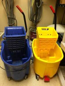Lot of 2 Rubbermaid Heavy Duty Commercial Wavebrake Mop&nbspBucketWringer Combination - Great Condition