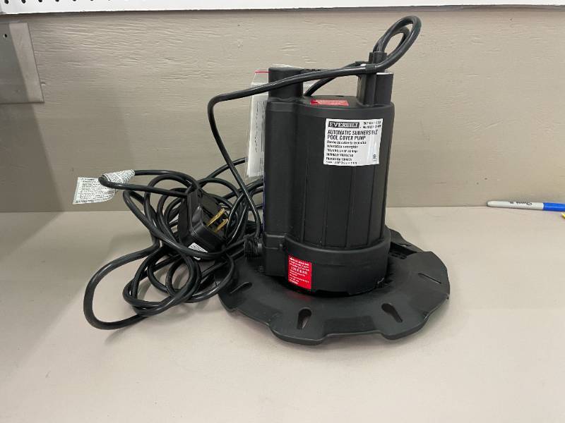 lot 66 image: Everbilt 14 HP Pool Cover Pump