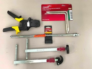 lot 26 image: Lot of Plumbing Hand ToolsWrenches