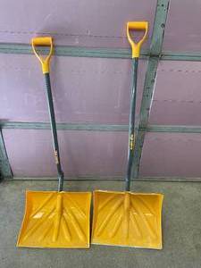 lot 78 image: Lot of 2 True Temper Snow Shovels