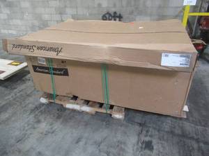 UNTOUCHED WHOLESALE PALLET CONTAINING AMERICAN STANDARD EVERCLEAN TUB AND 3 PIECE SHOWER WALL (CRACKED CORNER)