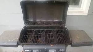 lot 421 image: Char-Broil Propane Gas BBQ Grill