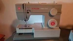 lot 440 image: Singer Heavy Duty Sewing Machine 4452