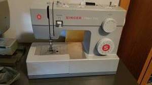 lot 441 image: Singer Heavy Duty Sewing Machine 4432