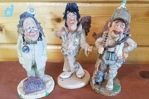 lot 504 image: Guardian Grannies & Friends by Doug Harris, D