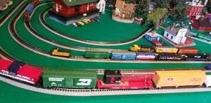 lot 400 image: Train Table with HO and N Scale Tracks with Accessories  Ready to Go