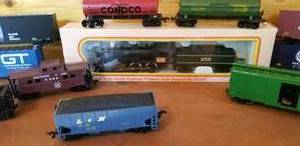 lot 407 image: N Scale IHC Locomotive Engine plus 11 Rail Cars