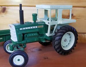 lot 200 image: Oliver Tractor 2255 Die Cast Scale Model with Cab