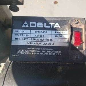 lot 456 image: Delta One Inch Belt Sander
