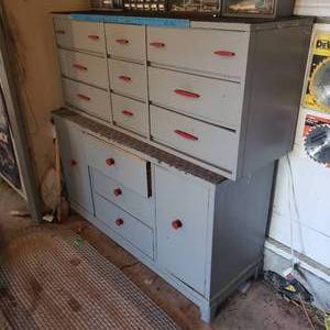 lot 481 image: Bonus Shop Storage Cabinets