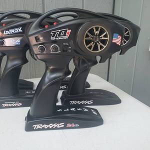 lot 322 image: Traxxas 2.4 GHz Controller Transmitter