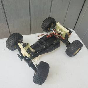 lot 351 image: Futaba Build RC Truck
