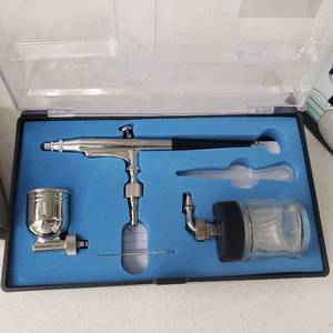 lot 450 image: Air Brush Components Bundle