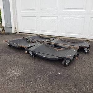 lot 475 image: Auto-shop Tire Skates