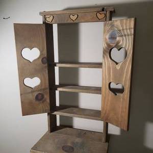 lot 528 image: Cozy Oak Cupboard