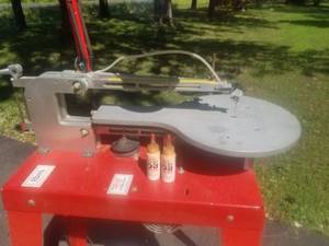 lot 32 image: RBI Industries Scroll Saw Model 220 VS