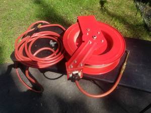 lot 484 image: Extended Air Hose with WallCeiling Wheel Mount
