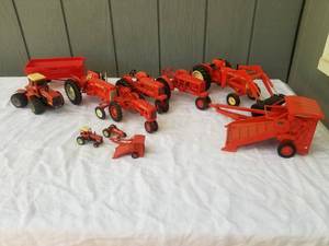 lot 228 image: Collection of Allis-Chalmers Diecast Models 116