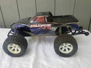 lot 249 image: Traxxas Stampede 4x4 VXL Gas RC Truck