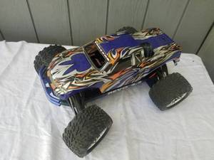 lot 248 image: Traxxas Revo 3.3 RTR Gas RC Truck