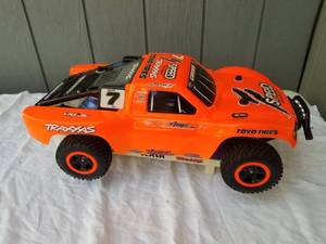lot 243 image: Traxxas Slash RTR Electric Short Course Truck 110