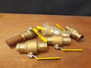 lot 290 image: Lot of (5) Milwaukee UltraPress  2 Brass Press Type Ball Valves