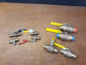 lot 291 image: Lot of (8)  12, 1, 1-14 and 1-12 Brass Press Type Ball Valves