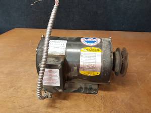 lot 368 image: Baldor Electric Motor - 1.5  .38 HP 3PH 1725850 RPM - Part No. M1005T