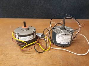 lot 379 image: Lot of (2) Electric Motors - Marathon 0.25HP 1PH 1110 RPM and US Motors 0.10HP 1PH 1100 RPM