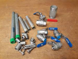 lot 408 image: Lot of Stainless Steel Ball Valves and Pipe Fittings 12 to 1