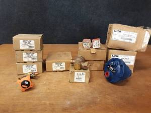 lot 416 image: Lot of Gruvlok, Hoffman and Cla-Val Valves