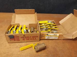lot 426 image: Lot of (19) Apollo 34 NPT Brass Ball Valves