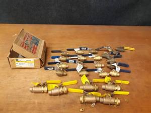 lot 427 image: Lot of (24) 12 Sweat Brass Ball Valves