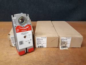 lot 436 image: Lot of (3) Honeywell Actuators - Part No. MS8105A1008