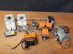 lot 437 image: Lot of (9) Actuators - Belimo, Ruskin and Honeywell