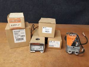 lot 438 image: Lot of (6) Actuators - Belimo, Trane and Honeywell