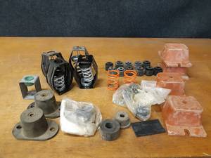 lot 442 image: Lot of Vibration Dampening Springs, Legs and Rubber Pads
