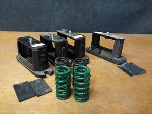 lot 443 image: Set of (4) VMC Isolation  Dampening Legs